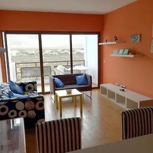 surfhouse-hostel-famara.in-canary-islands.com/